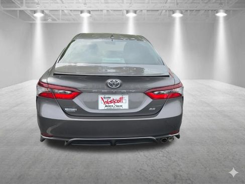 Used 2021 Toyota Camry SE FWD image 5