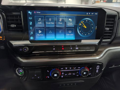 Used 2024 Chevrolet Silverado 2500 LT w/ Convenience Package image 11