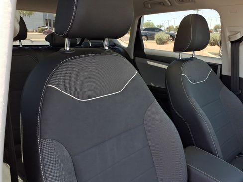 Certified 2023 Volkswagen Taos SE FWD image 12