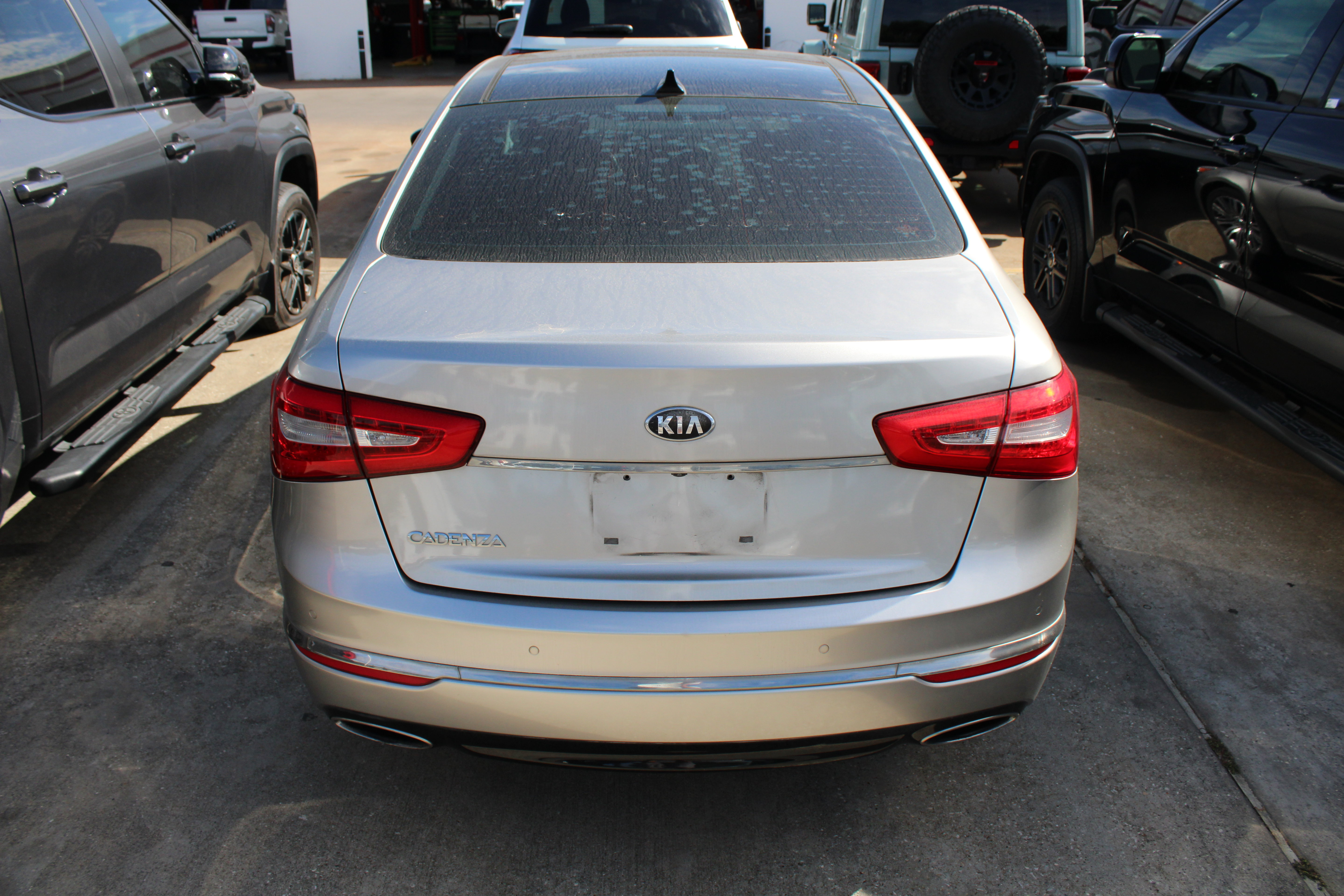 Used 2014 Kia Cadenza Premium w/ Luxury Package FWD image 8