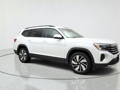 Used 2025 Volkswagen Atlas SE AWD/4WD image 3