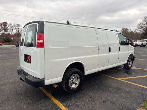 Used 2018 Chevrolet Express 2500 Extended image 6