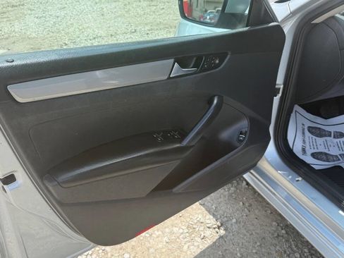 Used 2013 Volkswagen Passat 2.5 S image 10