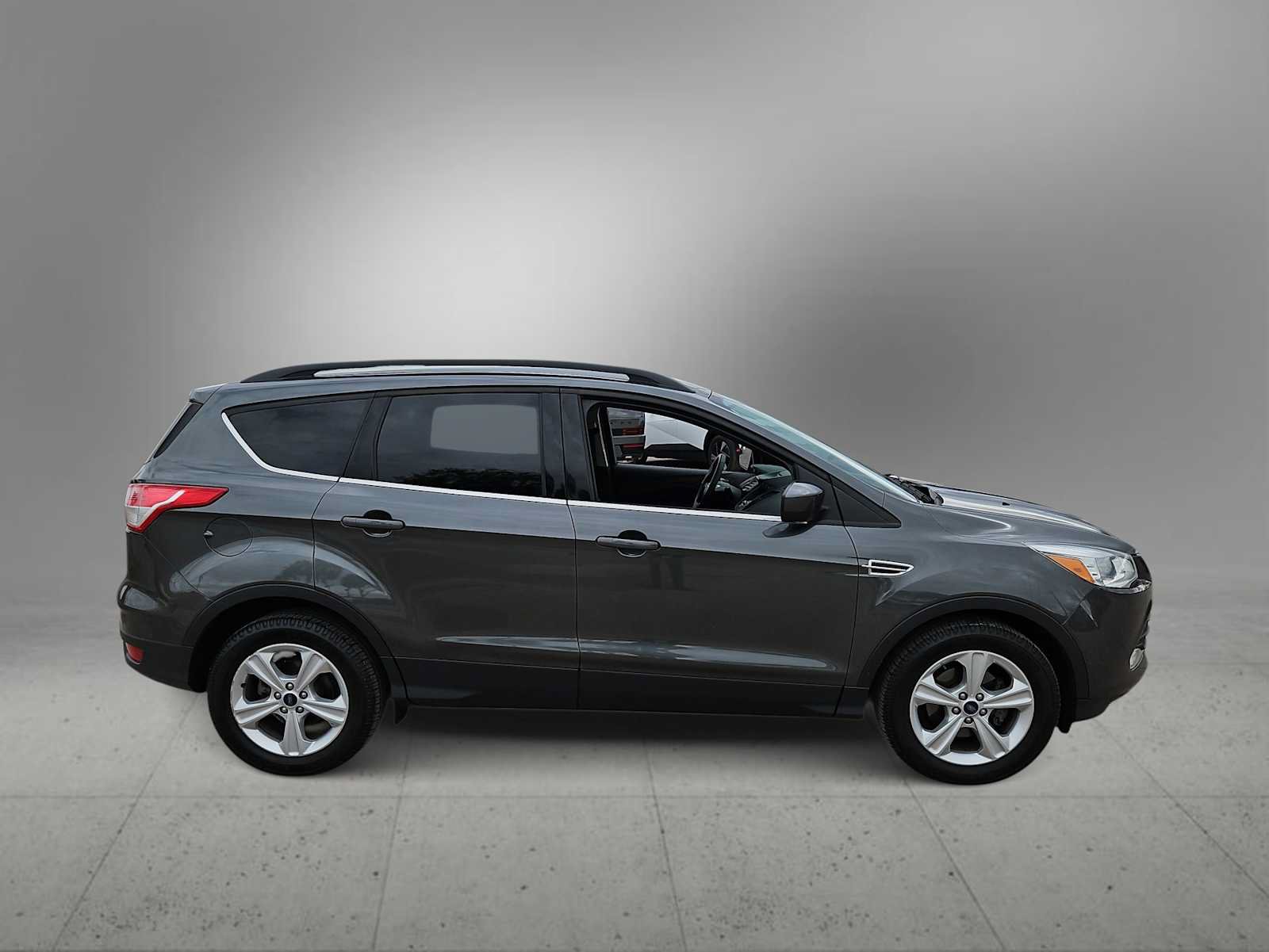 Used 2016 Ford Escape SE w/ Equipment Group 201A FWD image 9