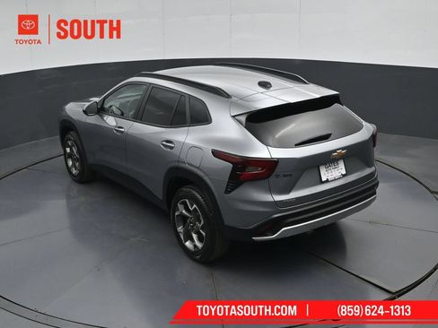 Used 2025 Chevrolet Trax LT w/ LT Convenience Package FWD image 50