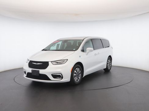 Used 2022 Chrysler Pacifica Touring-L image 37