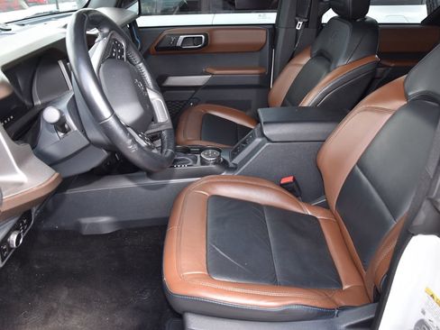 Certified 2023 Ford Bronco Outer Banks w/ Sasquatch Package AWD/4WD image 10