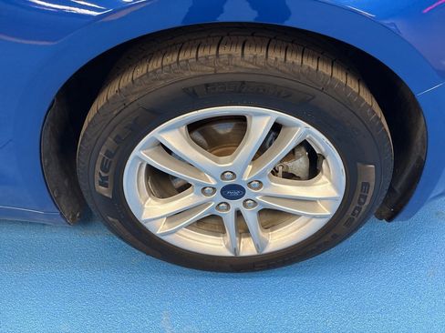 Used 2018 Ford Fusion SE w/ Fusion SE Technology Package image 3