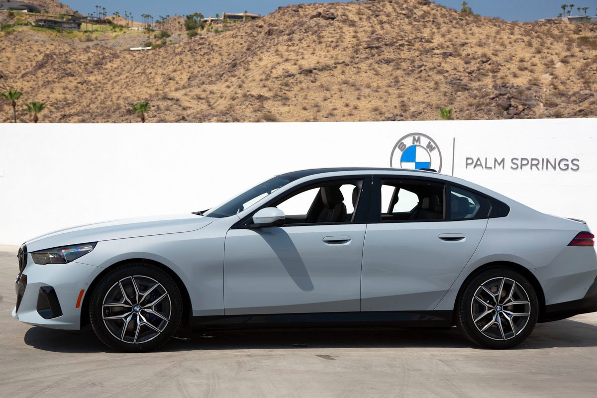 Used 2026 BMW i5 eDrive40 w/ Executive Package AWD/4WD image 3