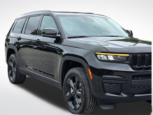 New 2025 Jeep Grand Cherokee L Altitude image 40