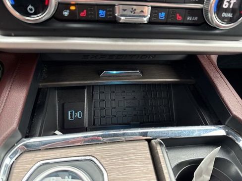 Used 2024 Ford Expedition Limited image 30