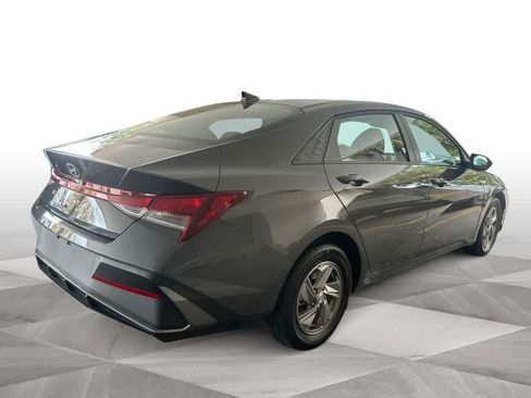 Used 2025 Hyundai Elantra SE FWD image 8