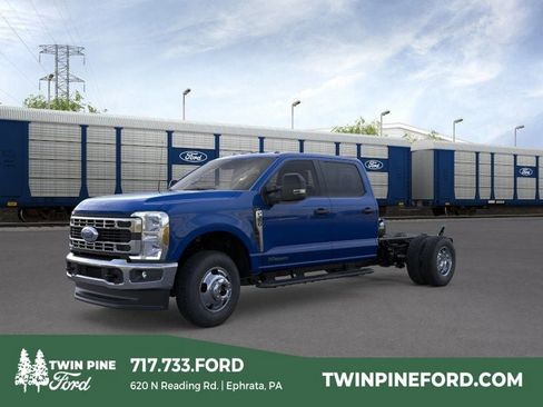 New 2026 Ford F350 4x4 Crew Cab DRW Super Duty image 1