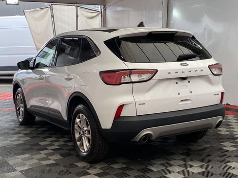 Used 2022 Ford Escape SE w/ Cold Weather Package AWD/4WD image 4