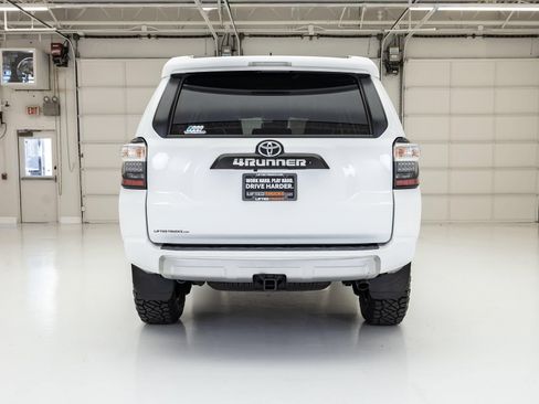 Used 2021 Toyota 4Runner TRD Off-Road AWD/4WD image 11