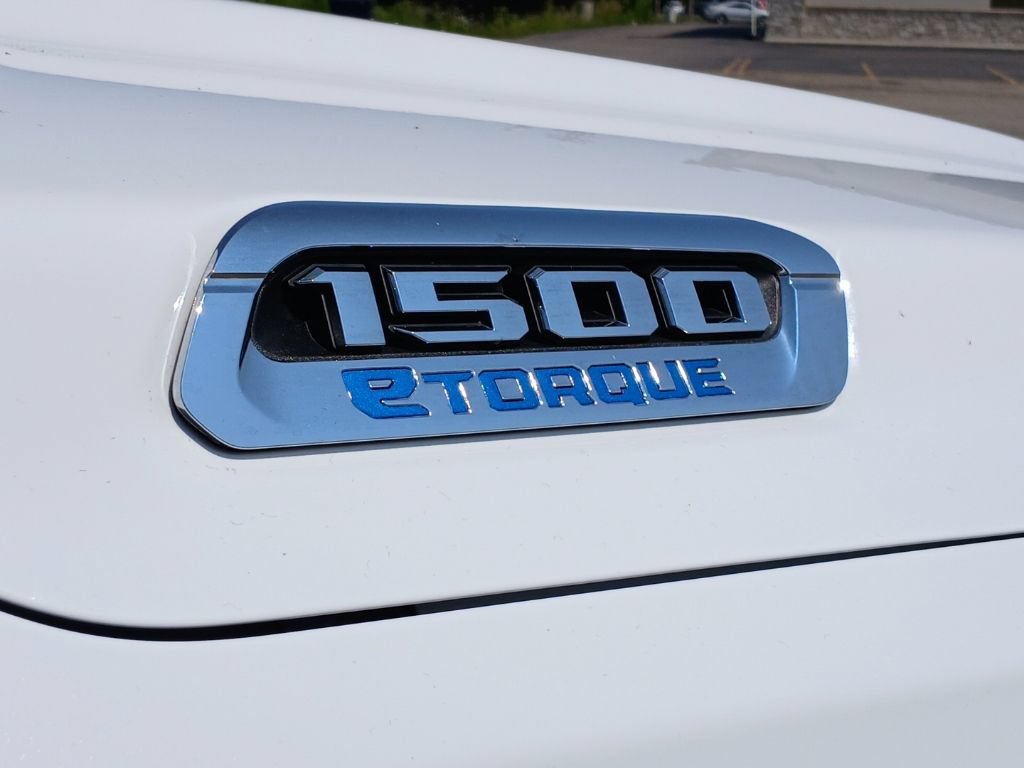 Used 2023 RAM 1500 Big Horn AWD/4WD image 3