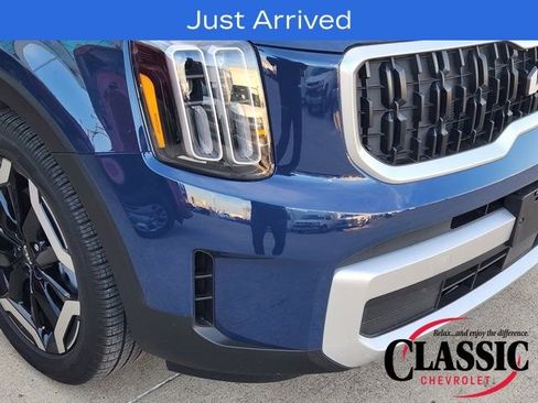 Used 2025 Kia Telluride EX image 13