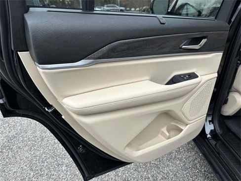 Certified 2023 Jeep Grand Cherokee L Limited w/ Luxury Tech Group II image 18