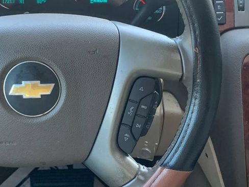 Used 2013 Chevrolet Tahoe LT w/ Luxury Package RWD image 18