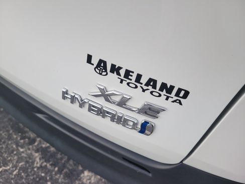 Used 2024 Toyota Sienna XLE w/ XLE Plus Package FWD image 11