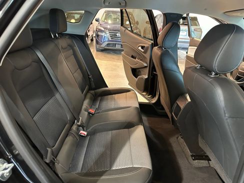 Used 2025 Chevrolet Trax LT FWD image 36