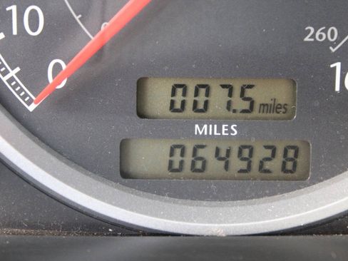 Used 2006 Chrysler Crossfire Limited RWD image 14