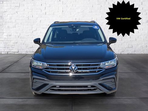 Certified 2023 Volkswagen Tiguan SE image 3