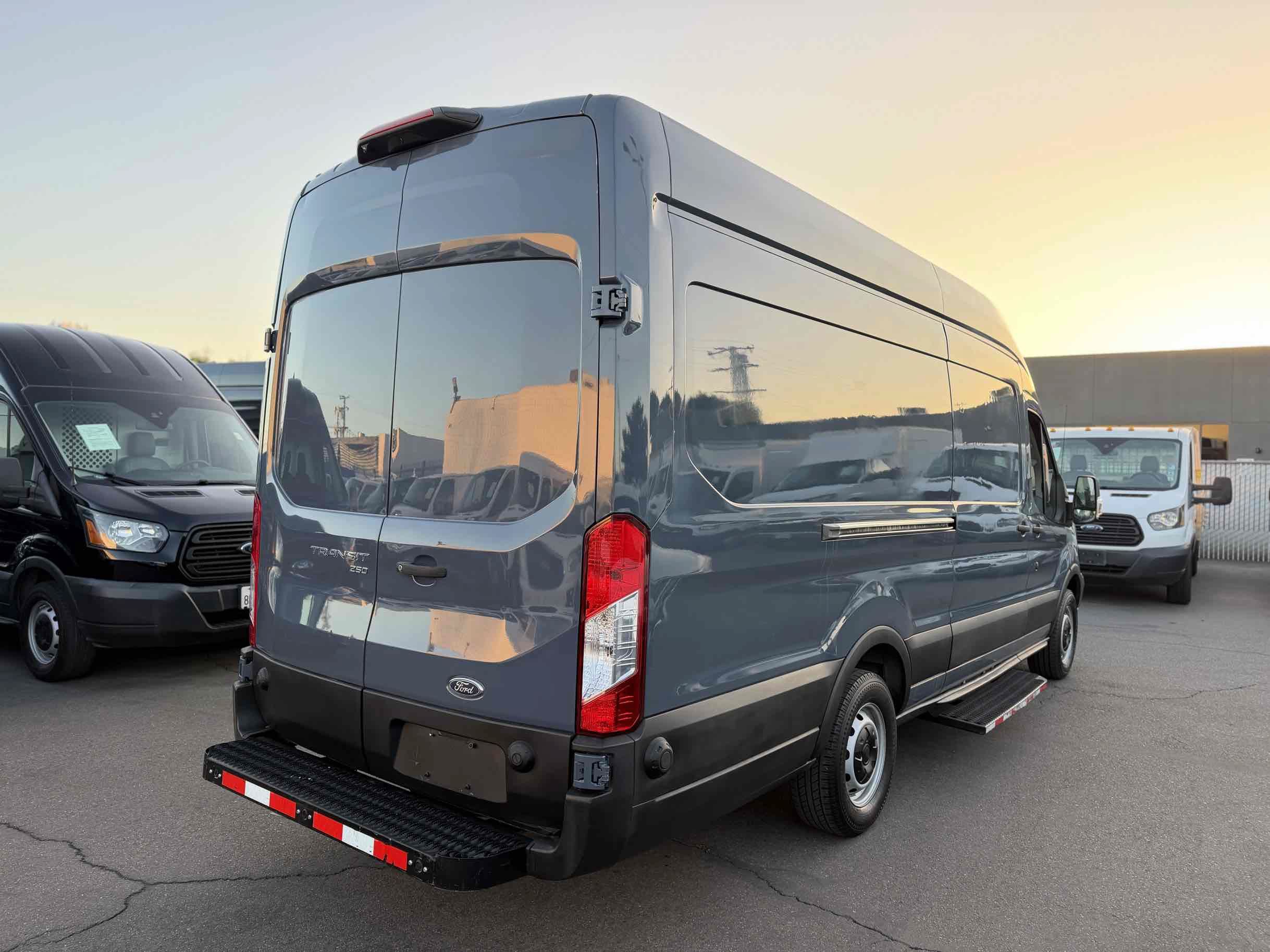 Used 2019 Ford Transit 250 148 High Roof Extended RWD image 5