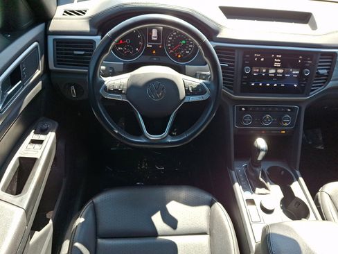 Used 2020 Volkswagen Atlas Cross Sport SE w/ Towing Package image 11