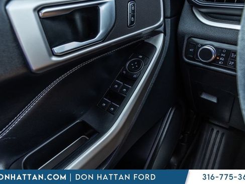 Used 2021 Ford Explorer XLT AWD/4WD image 11