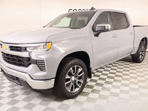 Used 2024 Chevrolet Silverado 1500 LT AWD/4WD image 10