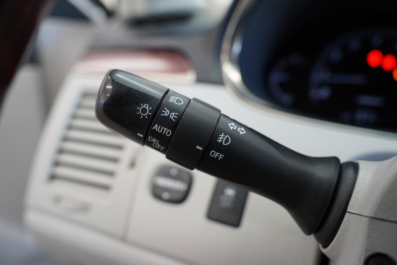 Used 2012 Toyota Avalon Limited FWD image 14