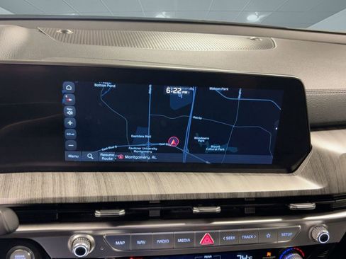 Used 2024 Kia Telluride EX w/ EX Captain's Chair Package image 24