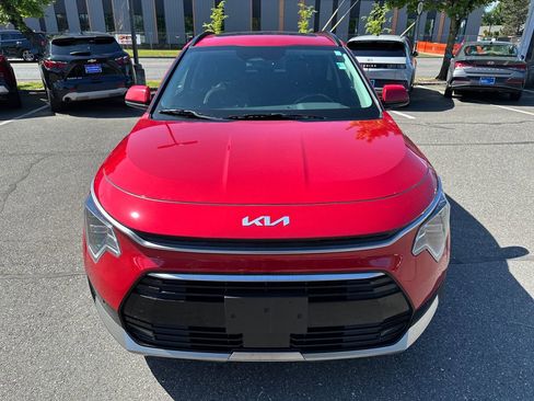 Used 2023 Kia Niro SX Touring FWD image 9