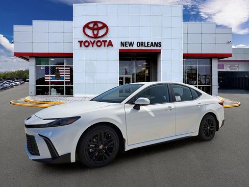 New 2026 Toyota Camry SE FWD image 1