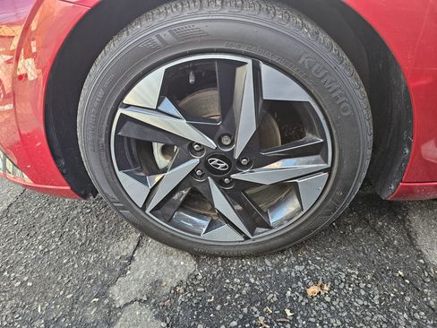 Used 2023 Hyundai Elantra Limited image 38