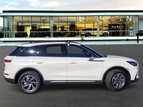 New 2025 Lincoln Corsair AWD w/ Equipment Group 101A image 3