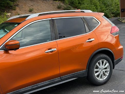 Used 2017 Nissan Rogue SV w/ Sun & Sound Touring Package AWD/4WD image 33