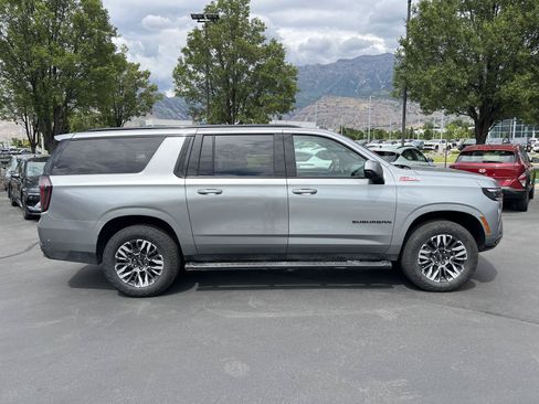 Used 2025 Chevrolet Suburban Z71 AWD/4WD image 6