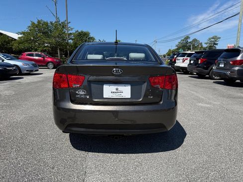 Used 2010 Kia Forte EX FWD image 3