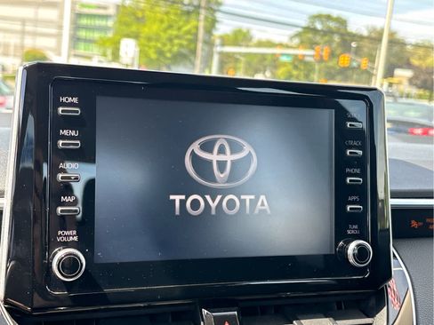 Used 2020 Toyota Corolla LE FWD image 10