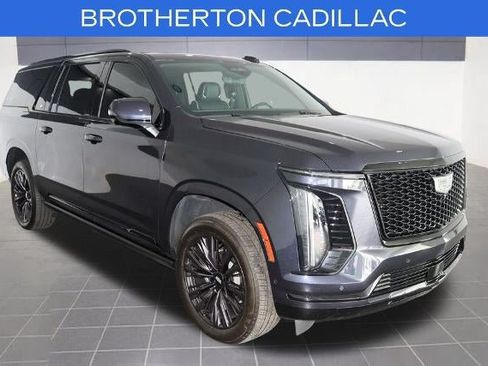 Certified 2025 Cadillac Escalade ESV Sport w/ LPO, ONYX Package AWD/4WD image 11
