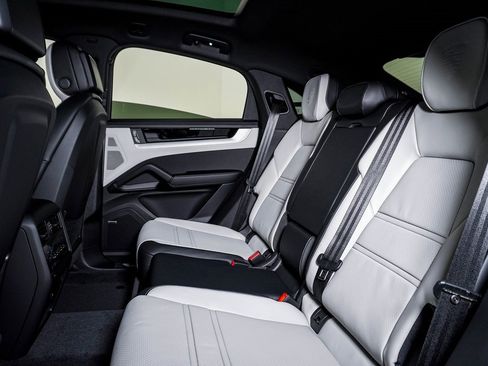 New 2026 Porsche Cayenne Coupe image 16