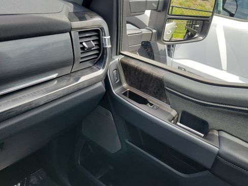 Certified 2024 Ford F250 Lariat w/ Black Appearance Package AWD/4WD image 28