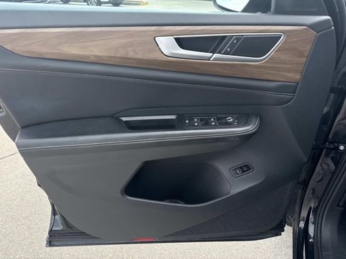 Used 2024 Volkswagen Atlas SE FWD image 19