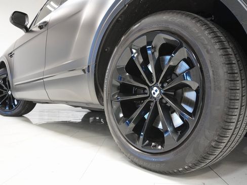 Used 2019 Bentley Bentayga image 40