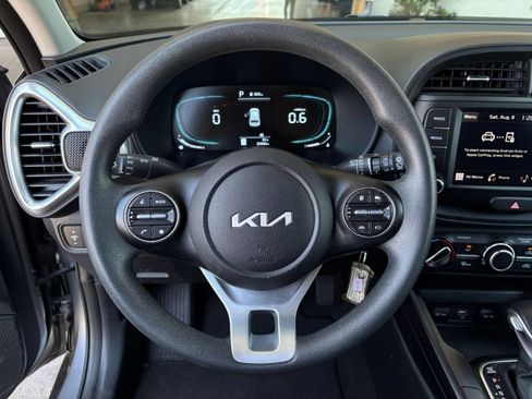 Used 2025 Kia Soul LX w/ LX Technology Package FWD image 25