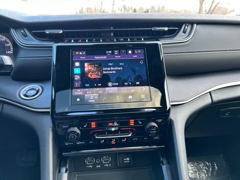 New 2025 Jeep Grand Cherokee L Laredo w/ Luxury Tech Group I AWD/4WD image 19