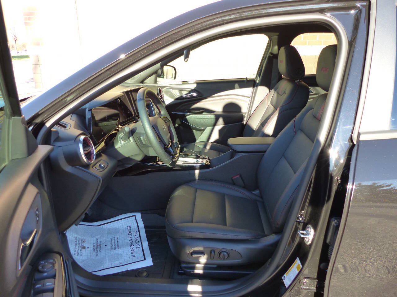 Used 2026 Chevrolet Trax RS w/ Sunroof Package FWD image 24