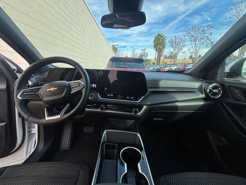 Used 2025 Chevrolet Equinox LT image 33